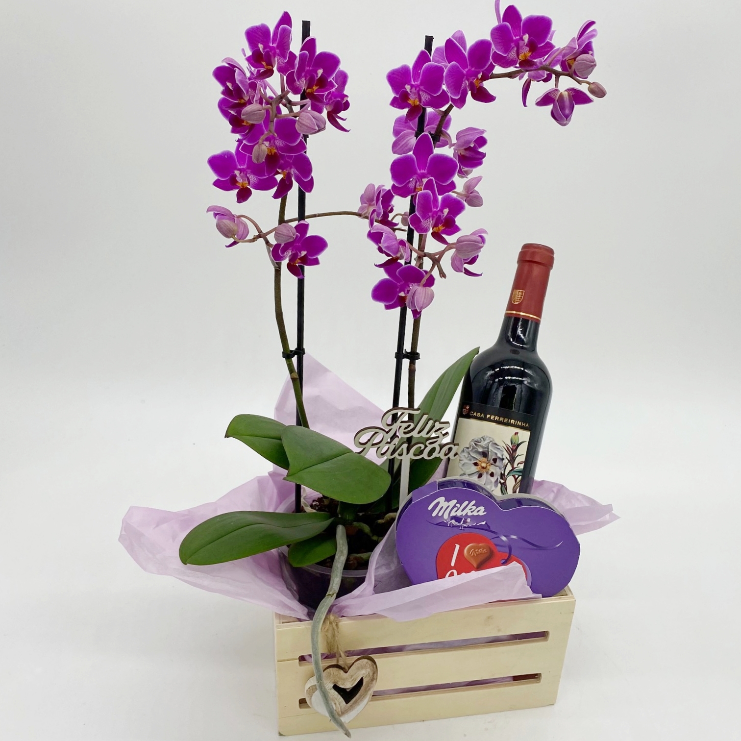 Caixa com vinho, orquídea e chocolate para a Páscoa