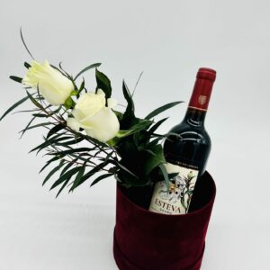 Lindo kit com flores e vinho